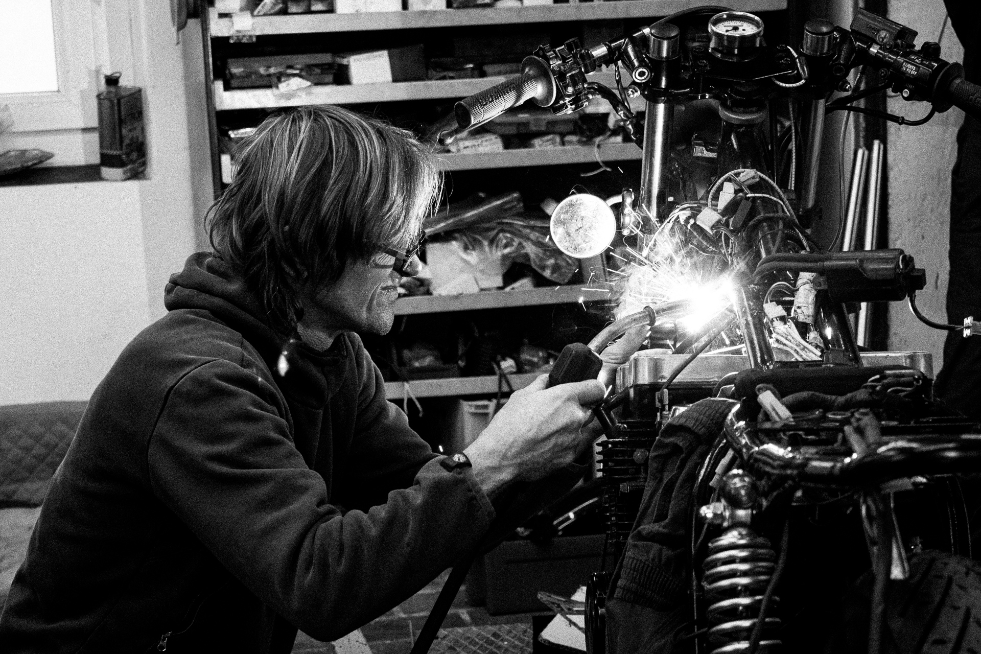 Thomas Röder in seiner Motorrad-Meisterwerkstatt in Kaufbeuren